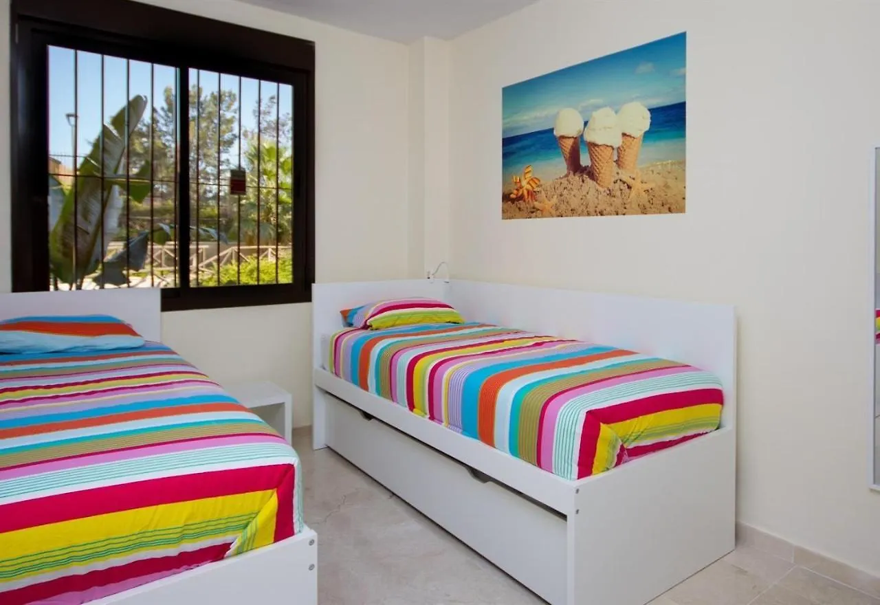 Spacious 2 Bedroom Apartment 914 Sitio de Calahonda Spain